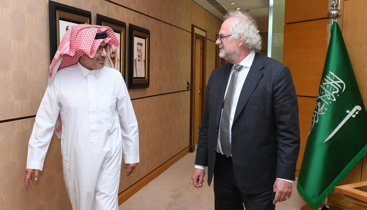 استقبل سفير خادم الحرمين الشريفين لدى مصر، صالح بن عيد الحصيني، اليوم، السفير البولندي  المعين حديثاً لدى جمهورية مصر العربية ميخاو موركوچينسكي.
وجرى خلال اللقاء تبادل الأحاديث الودية حيث رحب السفير بنظيره البولندي متمنيا له التوفيق في منصبه الجديد، بالإضافة إلى عرض وجهات النظر