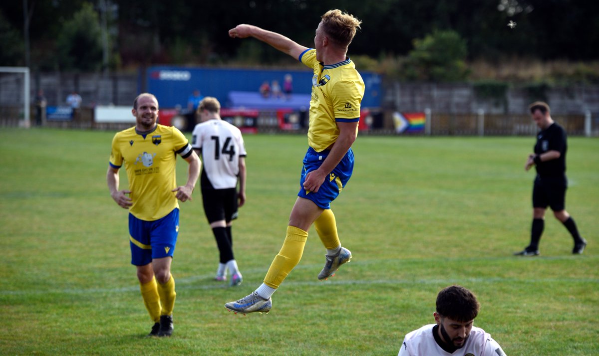 Atherton LR 5-0 Stockport Town

flickr.com/photos/kickoff…