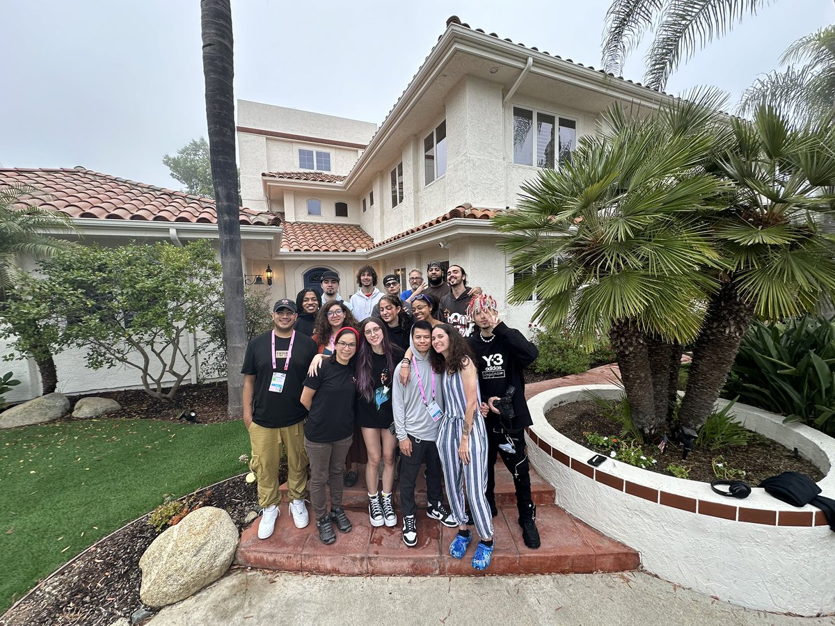 Twitch con 2025 
My community is a reflection of me &amp; we know that Twitch con can be pricey. Every year we get a group of 10 creators &amp; split  the cost of stay, food &amp; travel to make the trip more affordable. This is year 4 &amp; I’m so excited to see everyone this year! We currently