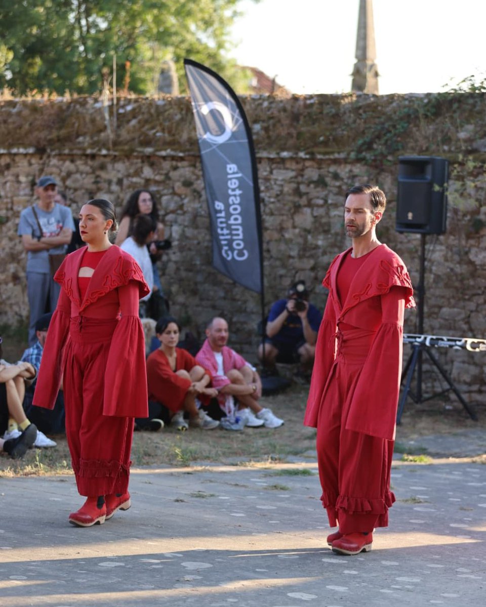 💃 Bonaval converteuse nun espazo de reflexión con 'Un baile ceibe en comunidade', da Fran Sieira Compañía de Danza no #FestivalC

📸 <a href="/Pixelinphoto/">Pixelin Photo</a> 

🏷️ O Festival C é unha iniciativa de <a href="/PazodeRaxoi/">Concello de Santiago</a> · <a href="/CCultura/">Compostela Cultura</a> co apoio de <a href="/DACCultura/">Cultura Depu. Coruña</a> e do #INAEM
