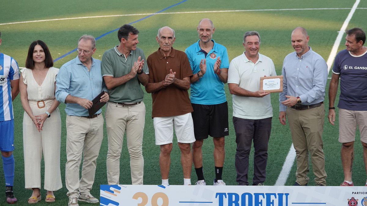 39° torneig Ciutat de Gandia amb 3 equips de La Safor: <a href="/CF_Gandia/">C.F. Gandia</a>, <a href="/udportuariosdis/">U.D. Portuarios Disarp</a> y <a href="/UDBeniopa/">UD Beniopa</a>

Gràcies, <a href="/CF_Gandia/">C.F. Gandia</a> per la invitació i el detall. I enhorabona Sergio i Rafa Nogueroles per vostra valentia per afrontar esta nova etapa il·lusionant  del club

Tornareu!!! 💪🔵⚪️