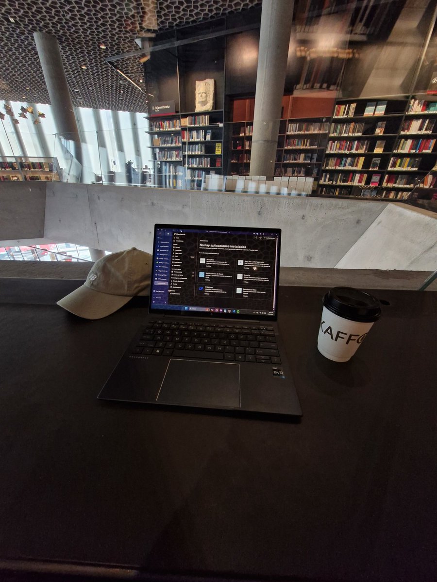 Aunque sea por un par de horas volvi a sentarme en la biblioteca. Lamentablemente la siguiente a la que queria ir esta cerrada temporalmente pero ya encontre reemplazo 👌👌