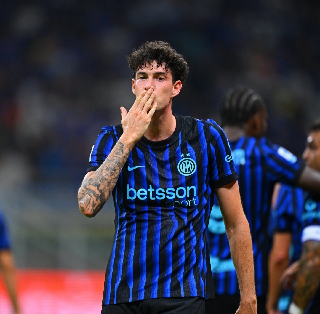 LucaCianca5's tweet photo. Gran pt dell'@Inter: solida, aggressiva, concentrata, capace di alternare pressioni alte e blocco basso. #Pavard, #Sucic e la #ThuLa sugli scudi. Eccellente #Chivu nell'affidare la regia a #Barella e il campo aperto a #PS8. #FCIM #InterTorino #ForzaInter #Amala #IMInter ⚫🔵⭐⭐ https://t.co/Vm4xMRRAlQ