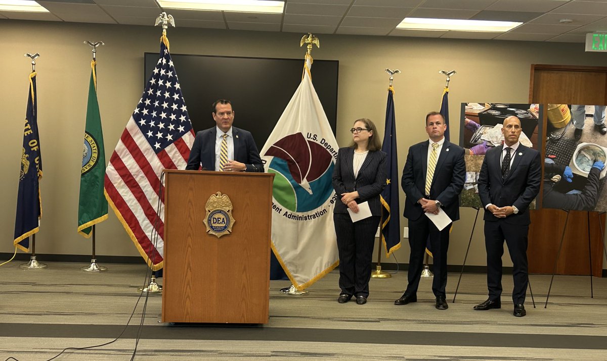 DEA Seattle and our partners disrupted a Sinaloa cartel-connected drug distribution ring that used semi-trucks to transport huge loads. The investigation included the seizure of 6.9 million lethal doses of fentanyl.
&gt;&gt; dea.gov/press-releases… <a href="/WDWAnews/">WDWAnews</a> <a href="/HSISeattle/">HSI Pacific Northwest</a> <a href="/DEAHQ/">DEA HQ</a>