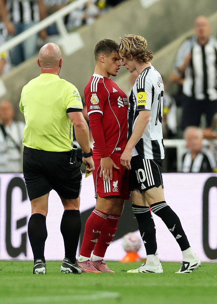 B9LFC's tweet photo. Milos Kerkez vs Anthony Gordon https://t.co/mJfsQwh2KJ