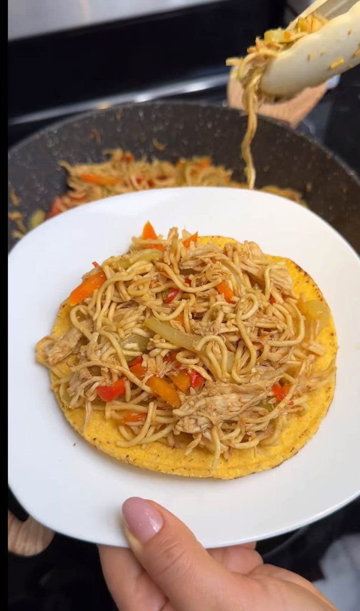Chow Mein            /              Chomín