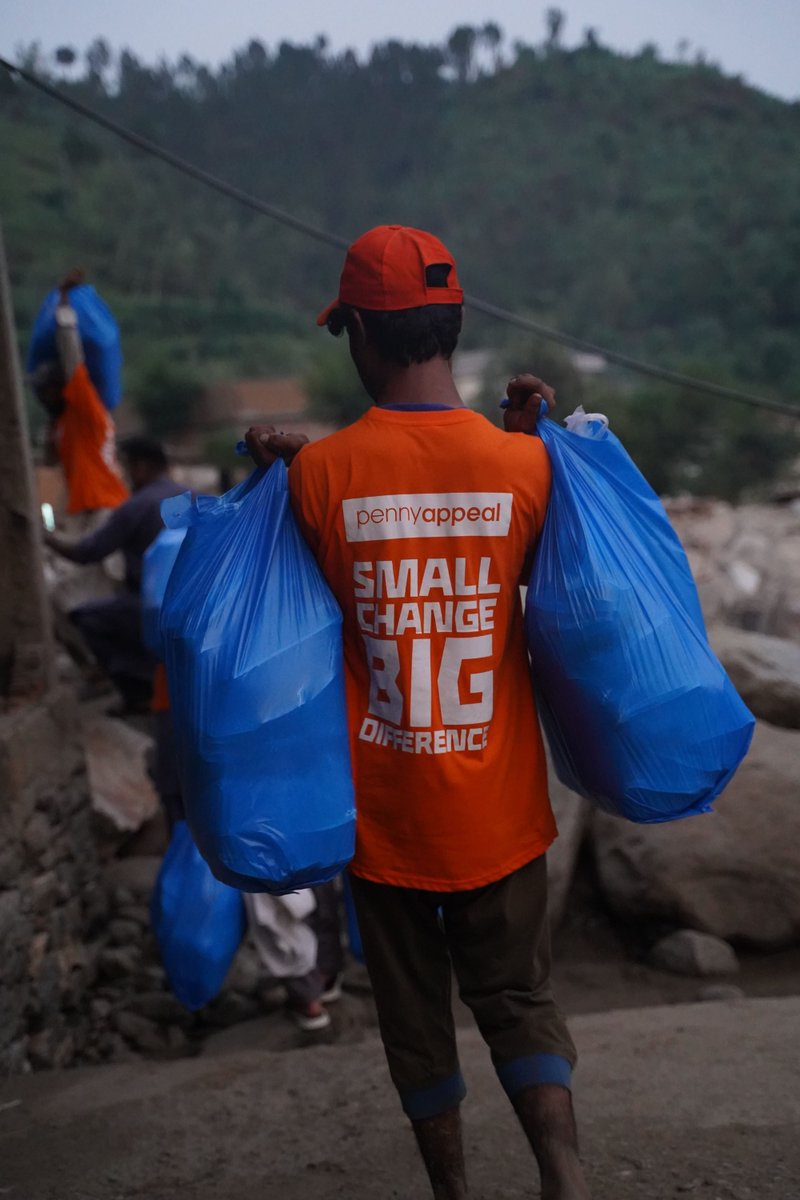 Monsoon floods have destroyed homes &amp; displaced thousands of people in Pakistan. Families are struggling to access food, clean water, &amp; shelter.

PA is on the ground delivering hot meals, safe water, &amp; emergency aid — but we need your support.

Donate now: bit.ly/pak-floods