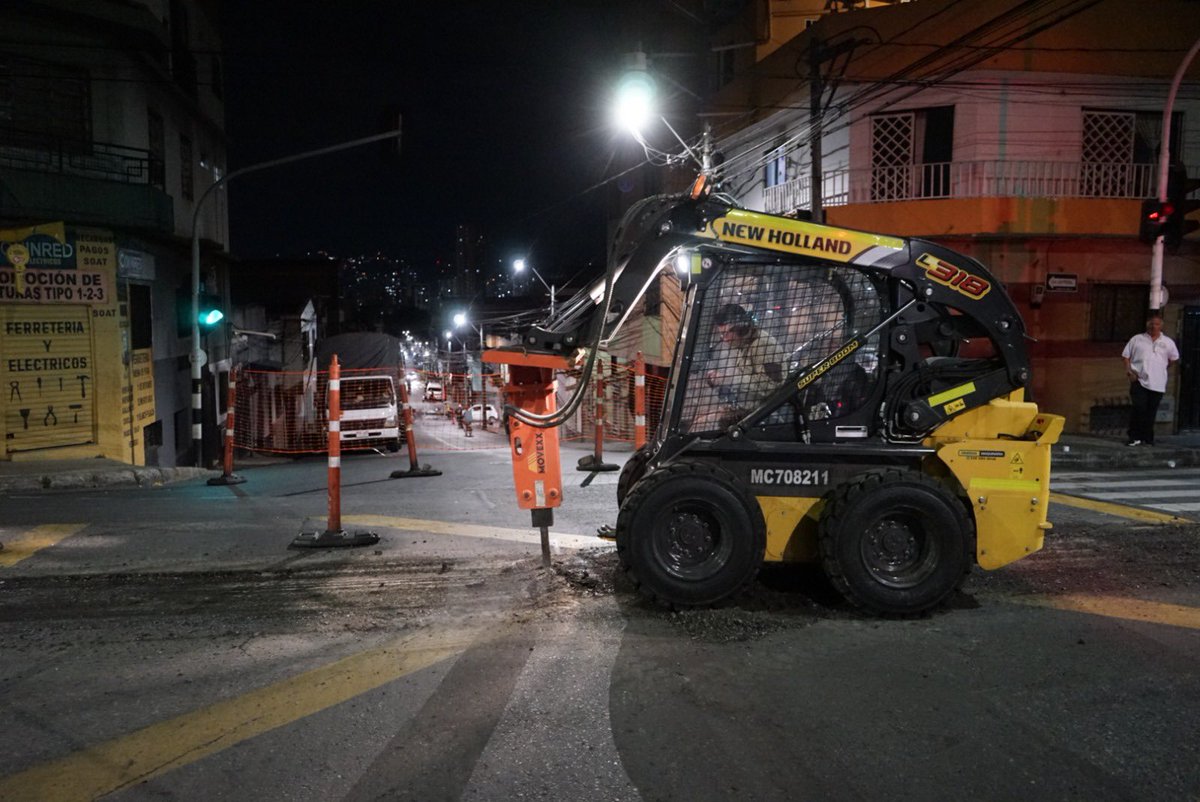 AlcaldiadeBello's tweet photo. 🚧 Seguimos mejorando la movilidad en nuestra ciudad.

En convenio con EPM se pavimentaron 111 metros de vía en la carrera 49A, entre la calle 55 y la transversal 56A, en el sector El Carretero, un corredor estratégico para la movilidad de los bellanitas. https://t.co/IuqmtjEZkp