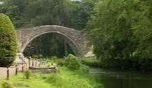 tourscotland's tweet photo. As requested this evening I am reporting on Tour #Scotland very short 4K #Summer travel video Blog, with #Scottish music, of the 15th century, Brig o' Doon spanning the River Doon on #ancestry, #genealogy, #history visit and trip to #Alloway, #Ayrshire https://t.co/AyADzNA1IB https://t.co/WynT9zBopv