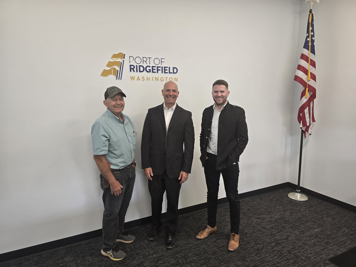 Peter Abbarno (@peterabbarno) on Twitter photo Meeting up with 'retired' former LD 18 Rep. Larry Hoff & having a great meeting with <a href="/PortRidgefield/">Port of Ridgefield</a> Dir. Ethan Perry & Commish Joe Melroy about economic development, housing, workforce, and more. Geat things happening at portridgefield.org
#WaLeg <a href="/WaHouseGOP/">WA House Republicans</a> #ridgefield Meeting up with 'retired' former LD 18 Rep. Larry Hoff & having a great meeting with <a href="/PortRidgefield/">Port of Ridgefield</a> Dir. Ethan Perry & Commish Joe Melroy about economic development, housing, workforce, and more. Geat things happening at portridgefield.org
#WaLeg <a href="/WaHouseGOP/">WA House Republicans</a> #ridgefield