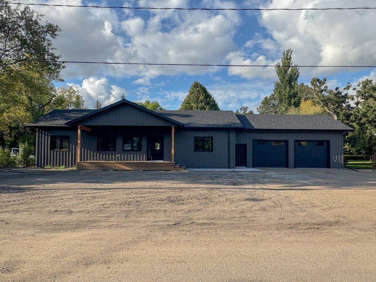 glentosh's tweet image. NEW LISTING ALERT - 135 Daphne Ave E, Souris - 1620 sq  ft, 3 bedroom, 2 bathroom, one level living with a 32 X 26 garage for all your vehicles and storage.   Brand new and will be ready for occupancy shortly.   #RLP4Sale #Sourismb #newconstruction #newhome #onelevelliving