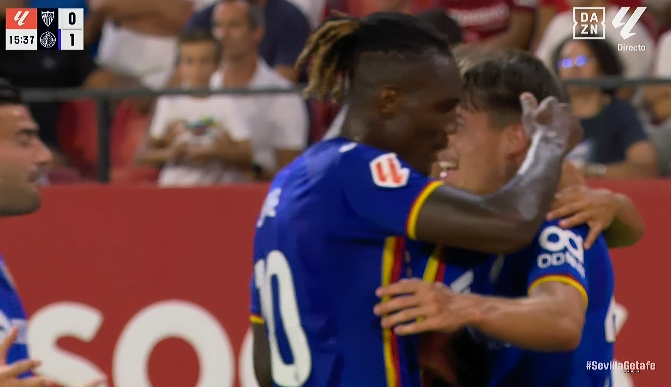 marca's tweet photo. ¡¡Goooooooool del Getafeeeeeeee!! Liso dispara desde fuera del área y adelanta a los azulones ante el Sevilla #SevillaGetafe https://t.co/lDvEGqOJBS
