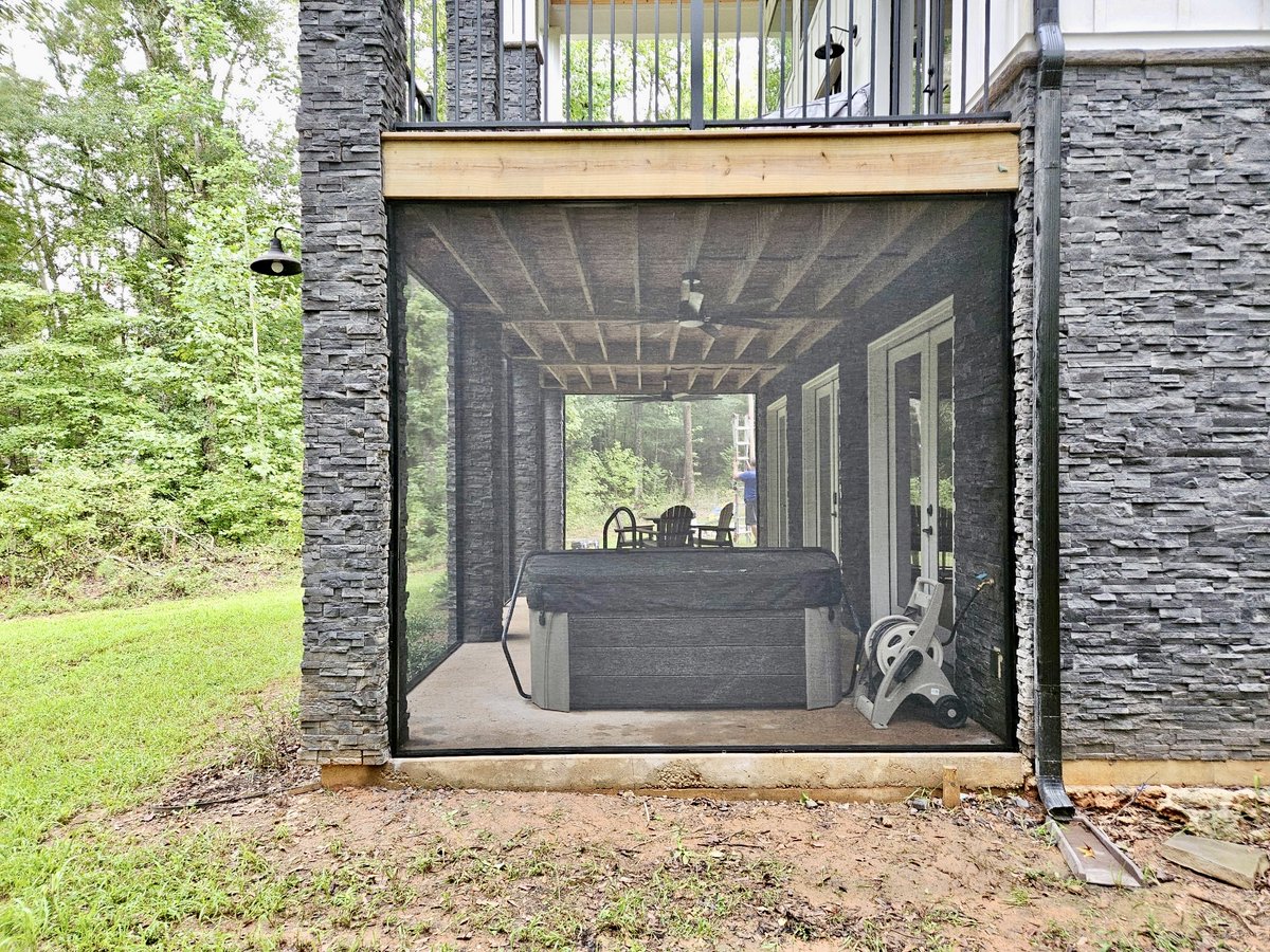 SMofGainesville's tweet image. We went the extra mile to make this screen porch in Toccoa tie in with the stonework columns. Not an easy integration but it turned out great. #screenmobile #screenmobilenega #screenedporchliving #screenedporch #screenedinporch