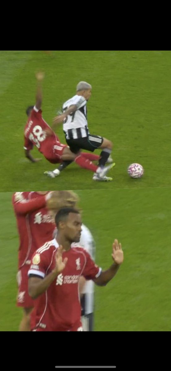 DaveHarvey17's tweet image. But VAR didn’t look at this? #nufc