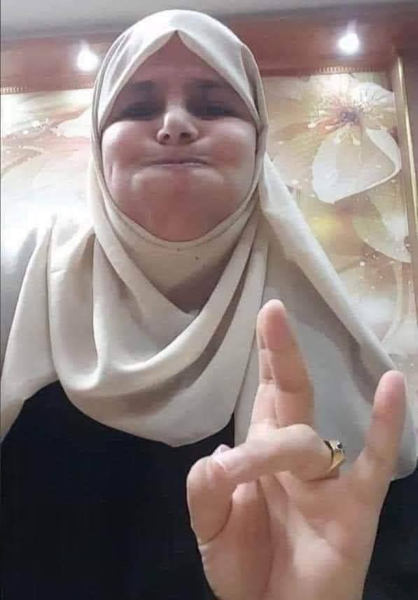 #غاز_النشادر
من باب محاولة الفهم، ما الذي تجنيه اليمن من الدفع لابتسام ابو دنيا ..!؟
ما الذي استفاده الشعب من هذه الاشكال خلال ١٠ سنوات مضت؟
ماذا لو لم يتم الدفع لابتسام ؟
ماهي الجبهة التي ستسقط؟
ماهي المؤسسة الإعلامية التي سيتوقف نشاطها؟
من هو المواطن اليمني الذي سيتضرر؟
ليست