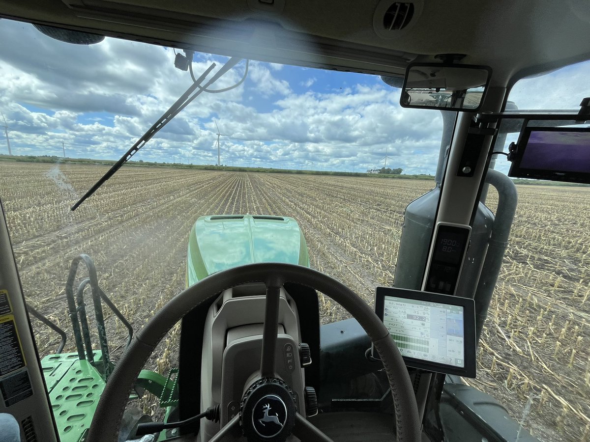 lawrence_farms's tweet image. One seeder is rolling. Hopefully have #2 running later this week after it’s delivered. #covercrops #silage