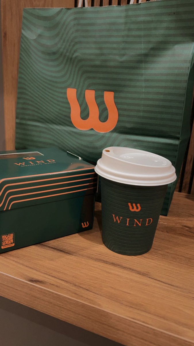 .
.
.
عندما يُعانق يومك رائحة قهوة ومطر
تبدو الحياة أكثر إنتعاشًا ♥️☕️☔️.

.
 #امطار_المدينه
.