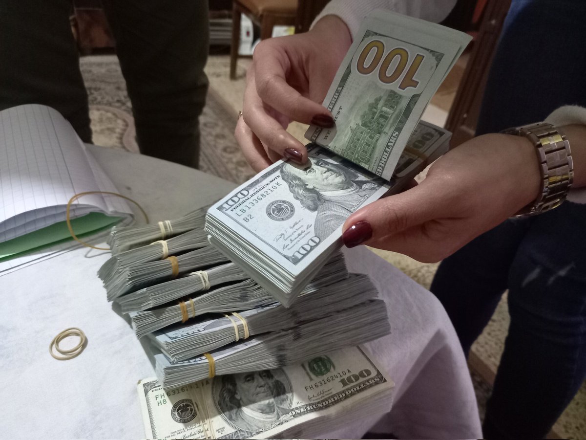 11 مليون دولار صُرفت أمس وتحولت إلى أراذل القوم في الرياض والقاهرة وحتى بعض المترزقين في أوروبا، واليوم يتقاذفونها بينهم كفضيحة، كل واحد يتبرأ ويلعن الآخر..!
📌 الحمد لله الذي عافانا مما ابتلاهم به، وأعزّنا عن المال الحرام، وسترنا بعرق جبيننا، فالمال الحرام ذلّ والرزق الحلال عزّ.