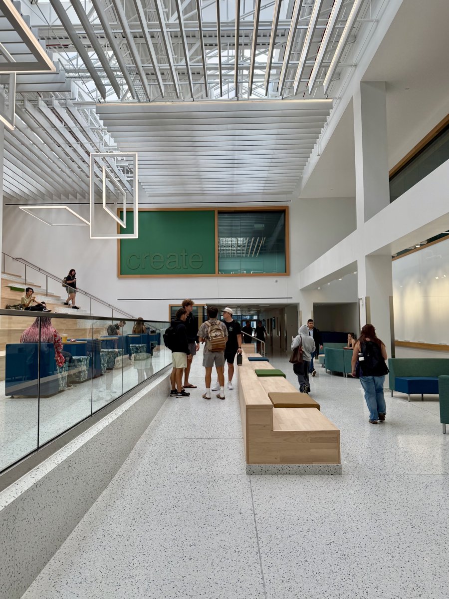 sunyoswego's tweet image. Hewitt Hall is officially open! 🎉💚💛 New studios, labs &amp;amp; newsrooms are ready for Lakers to learn and create.

See it for yourself at our Grand Opening Celebration Oct. 23–25 — with the Media Summit, Hewitt tours &amp;amp; the CMA Alumni Dinner. More details coming soon! #SUNYOswego