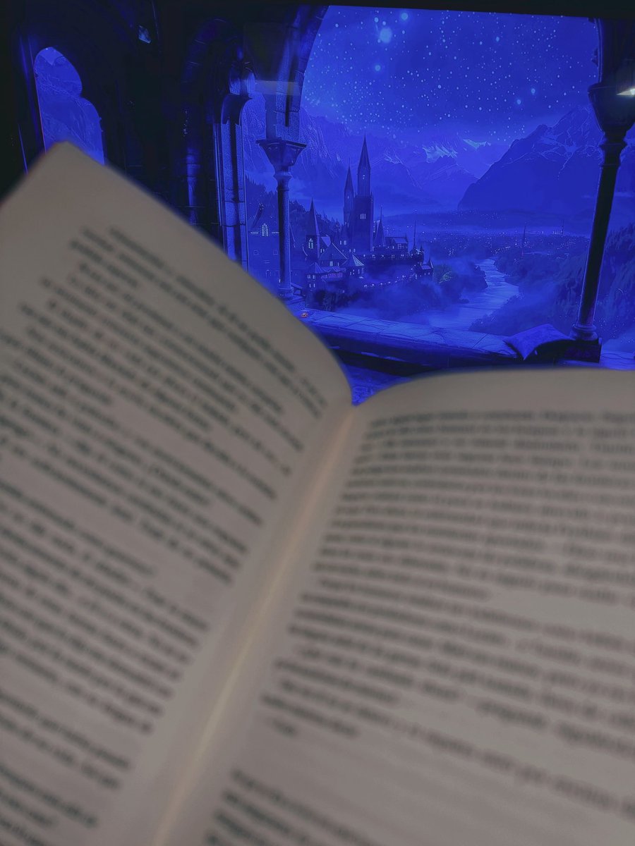 Desde que empecé a ponerme ambientes de los mundos que leo no he podido parar, qué maravilla leer así 💖

Pd: llevo 100 paginitar de ACOTAR y estoy muy dentro! ✨