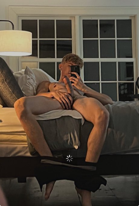 Watch HarleysLame's leaked NSFW photo on TwXstars
