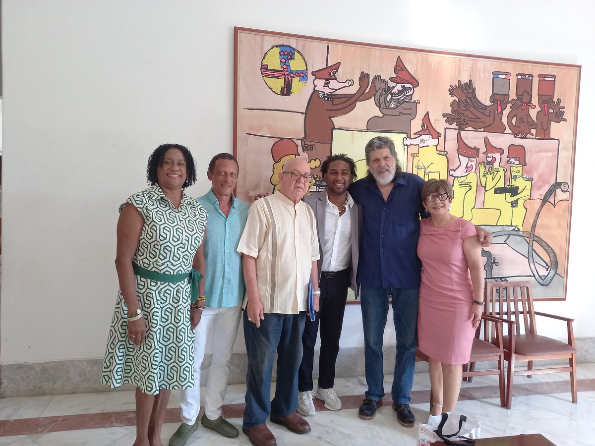 AbelPrieto11's tweet photo. Antes de iniciar la inauguración del VI Coloquio Timbalaye, con Irma, Ulises, Miguel, Jorge Montenegro y Lis. Gracias por apoyar siempre a la @CasAmericas!!! #NoALaColonizaciónCultural https://t.co/8PSgEDY0qg
