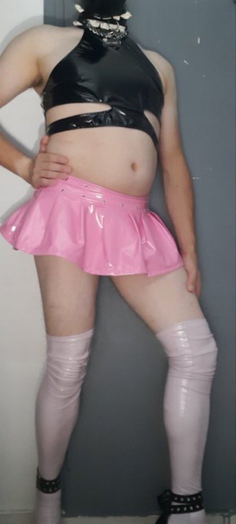 MommySlayer5's tweet photo. Ce soir c’est ménage pour ma Sissy. Regardez moi comment il astique bien ce toutou @59Sissy_lola https://t.co/mRdLb4FQQD
