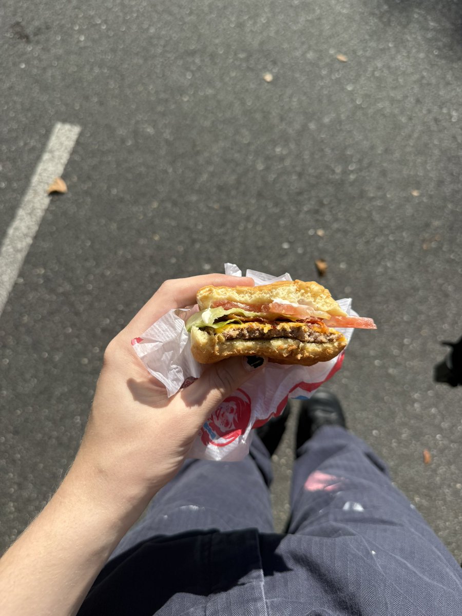 i lov when wendys throws a fat piece of tomato on my jbc