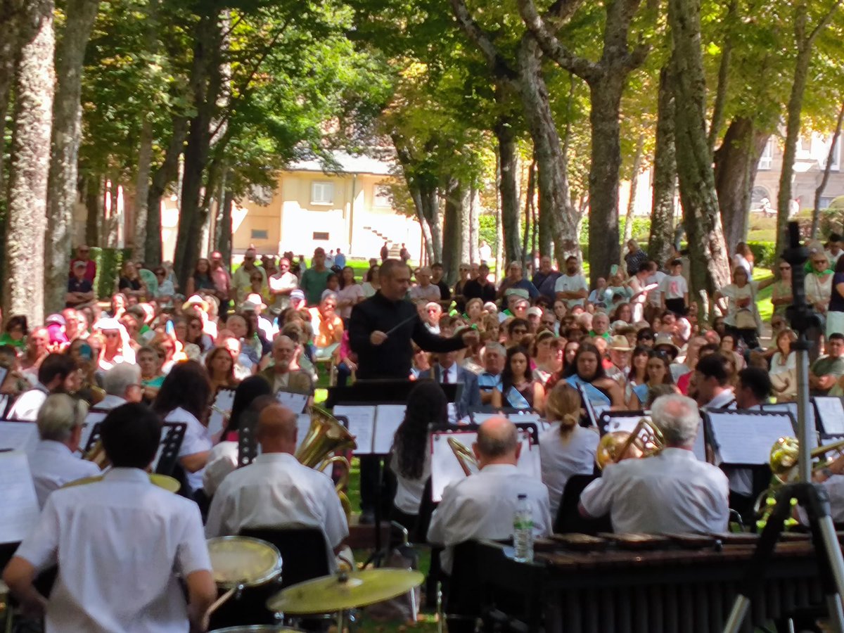 Imágenes de la celebración del día  de San Luis, patrón de nuestro municipio.
⚜️ El Santo es trasladado hasta la Parroquia para celebrar la Santa Misa en su honor y posterior Procesión. 
⚜️La Banda de Música de Nava de la Asunción ha protagonizado el tradicional concierto.