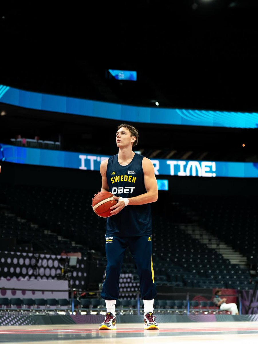 swebasketball's tweet photo. Getting chills already... imagine Nokia Arena filled with screaming fans.. 🤯🔥
📺 Watch @EuroBasket live on SVT & SVT Play.
#SweBasketball | #EuroBasket | #MakeYourMark https://t.co/140TeXmUho