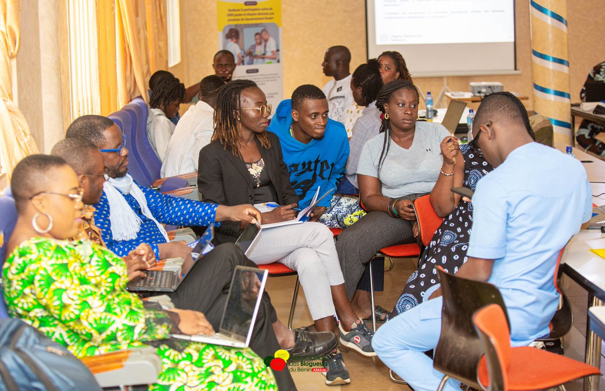 Une première journée de formation réussie pour l'Association des Blogueurs du Bénin

Cette première journée du BootCamp a marqué une étape importante dans le renforcement des capacités des blogueurs et blogueuses présents. Les sessions se sont enchaînées, toutes aussi dynamiques