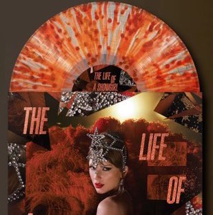 swiftjoondaily's tweet image. Pretty people and their pretty vinyls 💙❤️🔥