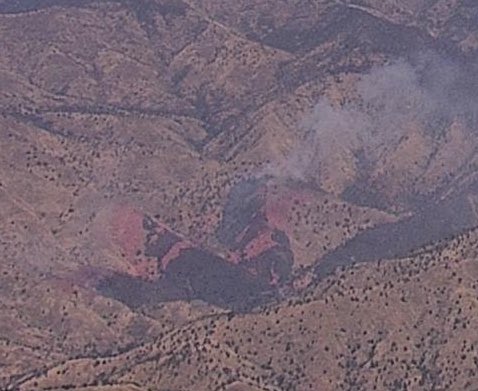 DanielFireTruck's tweet photo. #GarnetFire At the Moment Air Tankers are still dealing with the Spot Fire on the Left Flank it keeps chewing through the Retardant.
Only seeing 1 Active Cell to the East past the #GarlicFire, the rest of the Sierra Nevada is getting more Active with Thunderstorms. https://t.co/lvOHQD7exa