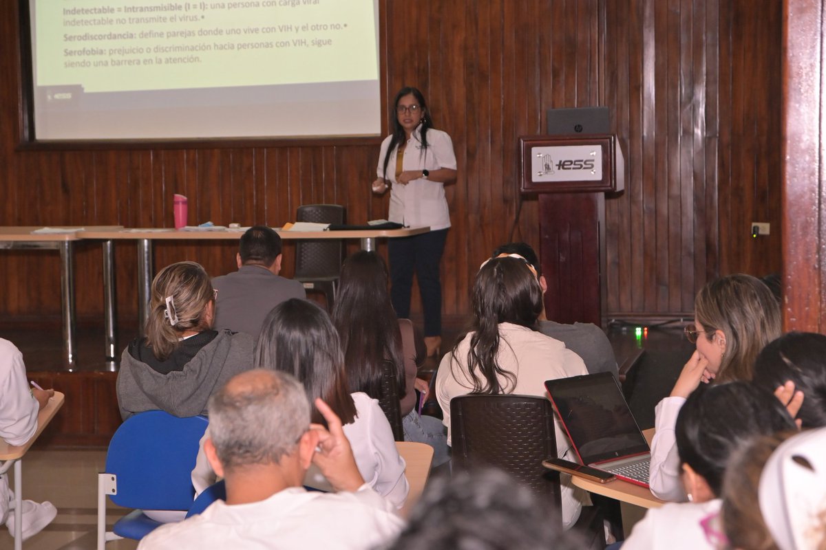 LosRiosIESS's tweet photo. #IESSteInforma | 🩺 El equipo de Epidemiología del 🏥 Hospital General Babahoyo capacitó a su personal en el manejo de pacientes con VIH para reforzar conocimientos sobre las formas de transmisión y asegurar un trato digno y sin discriminación hacia nuestros asegurados. https://t.co/JL7MQxwsAZ