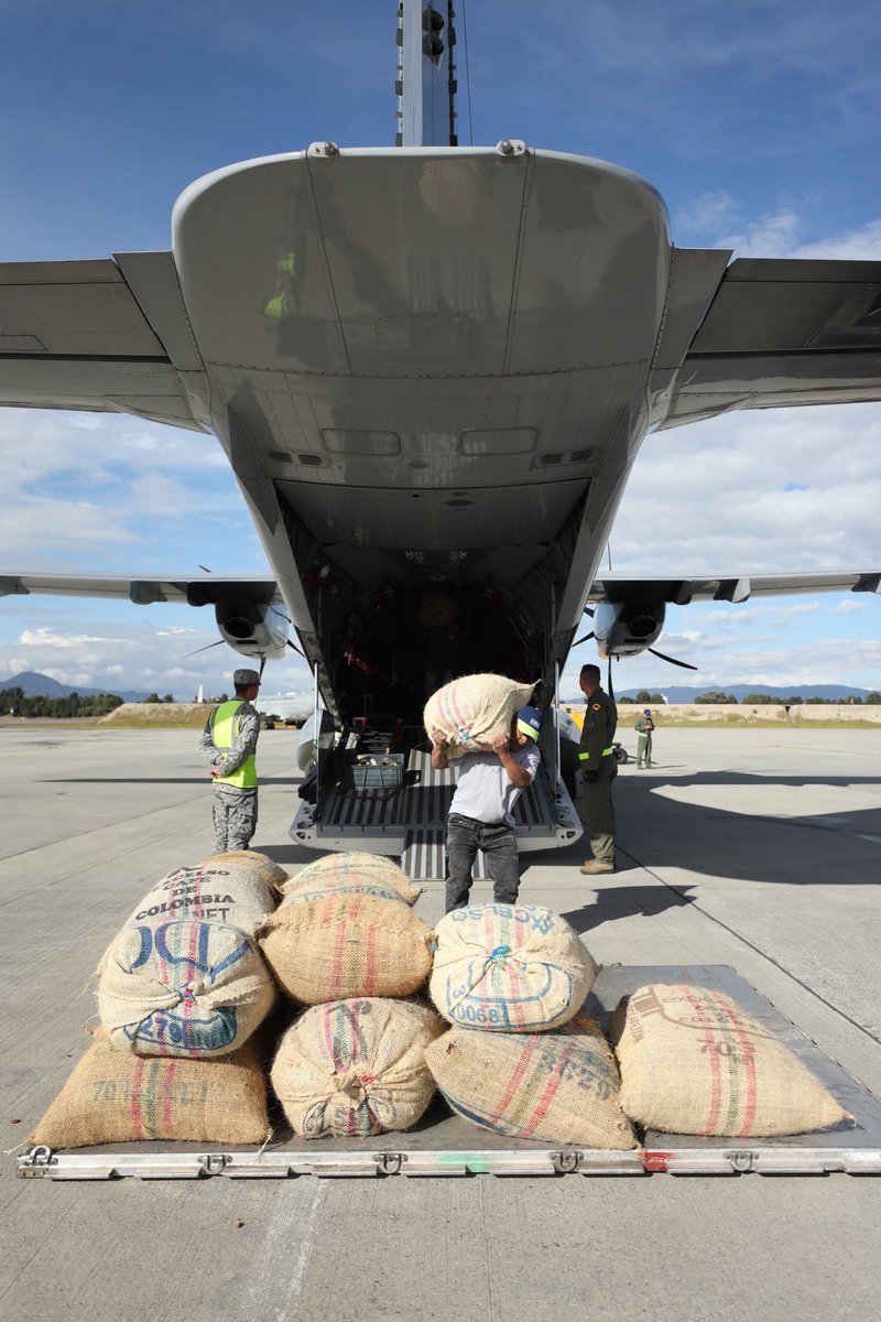 #ArtículodelaSemana I Desde 2012, la <a href="/FuerzaAereaCol/">Fuerza Aeroespacial Colombiana</a> lidera el Proyecto Integral de Sustitución de Cultivos de Uso Ilícito del Alto Vichada, un paso hacia adelante en la lucha contra el narcotráfico y una nueva vida de cientos de familias que hoy cultivan cacao de alta calidad.
