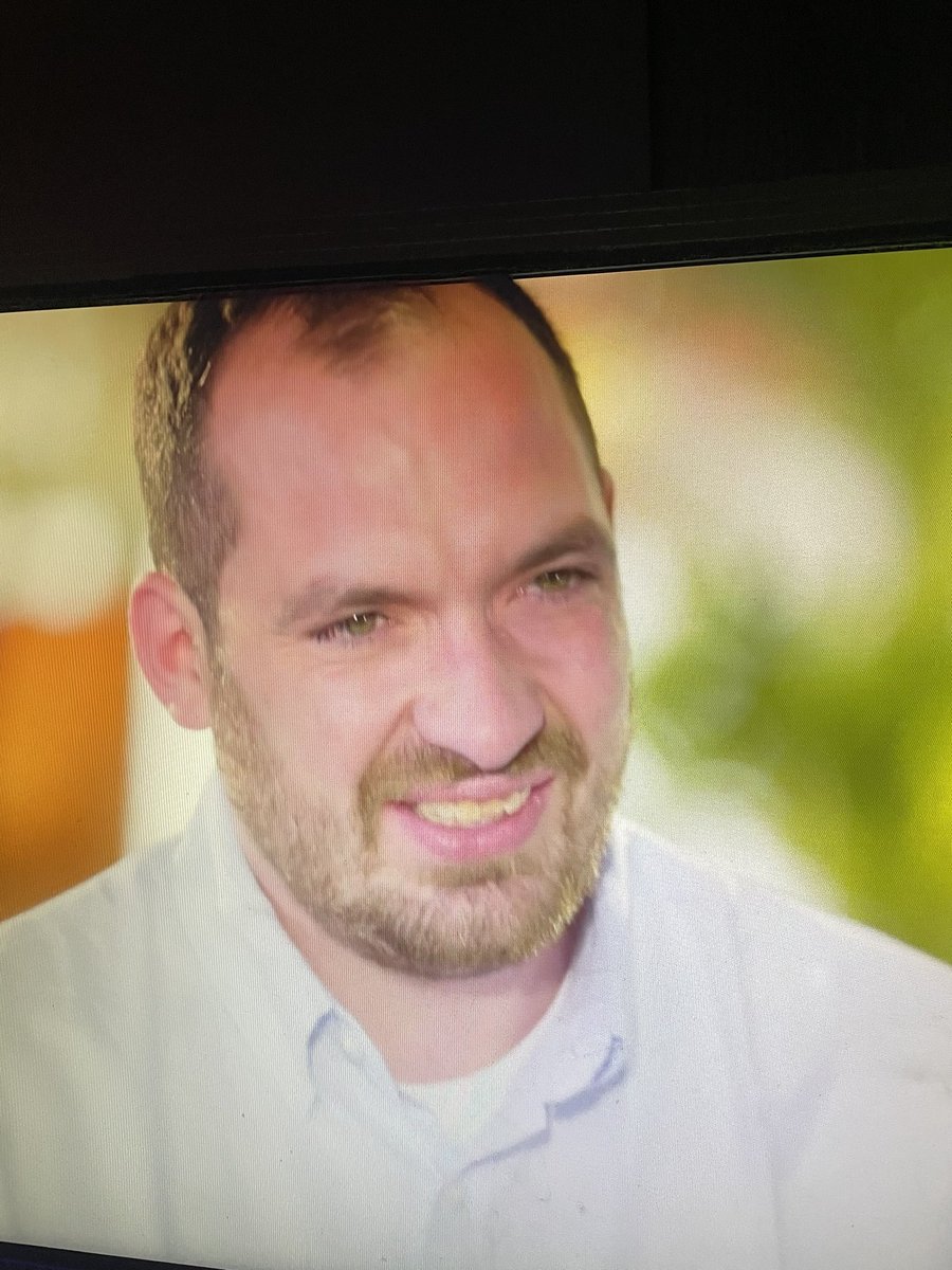 Non mais pitié tout ses prétendants vont faire des avc ou ????? 

#adp25 #adp