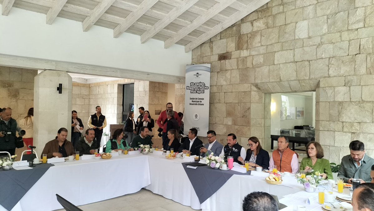 Pedro Silerio (@pedro_sileriog) on Twitter photo El ordenamiento de #Durango y su crecimiento fue prioritario en esta administración con los alcaldes <a href="/josejoseantonio/">Toño Ochoa</a> y <a href="/Bonifacioamigo/">Bonifacio Herrera</a>, lo cual comprobamos con la directora de <a href="/urbano_dgo/">Desarrollo Urbano Durango Capital</a> <a href="/MiramontesAyala/">Norma Miramontes Ayala</a> en el Consejo Municipal de Desarrollo Urbano.
#PorTodoLoQueNosUne El ordenamiento de #Durango y su crecimiento fue prioritario en esta administración con los alcaldes <a href="/josejoseantonio/">Toño Ochoa</a> y <a href="/Bonifacioamigo/">Bonifacio Herrera</a>, lo cual comprobamos con la directora de <a href="/urbano_dgo/">Desarrollo Urbano Durango Capital</a> <a href="/MiramontesAyala/">Norma Miramontes Ayala</a> en el Consejo Municipal de Desarrollo Urbano.
#PorTodoLoQueNosUne