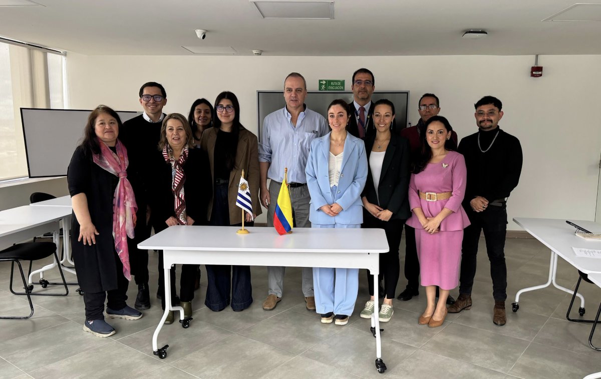 APCColombia's tweet photo. Con la participación de @RenovacionCo, @MinAgricultura, @MinSaludCol @SoySustitucion, dimos apertura oficial a la Misión Técnica Uruguay – Colombia 🇨🇴🇺🇾, en torno al cannabis con fines medicinales, científicos e industriales como alternativa para sustitución de cultivos ilícitos. https://t.co/JCBraO33p0