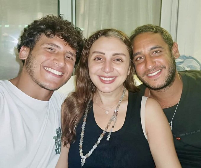 أبناء أنغام يطمئنون الجمهور على حالتها الصحية بعد رحلتها العلاجية الدقيقة في ألمانيا النجمة أنغام تغادر المستشفى وسط دعم كبير من محبيها. تعرفوا على 