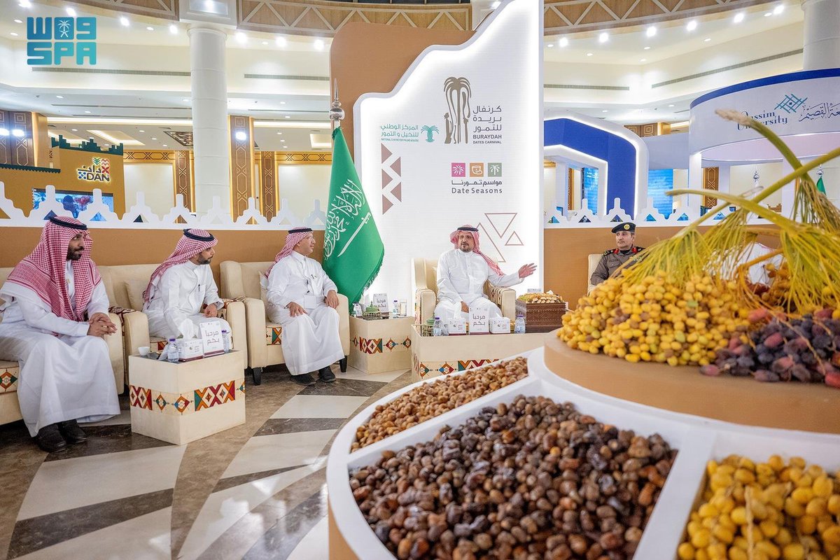 نائب أمير منطقة القصيم يزور فعاليات كرنفال بريدة للتمور.
spa.gov.sa/N2384968
#واس_عام