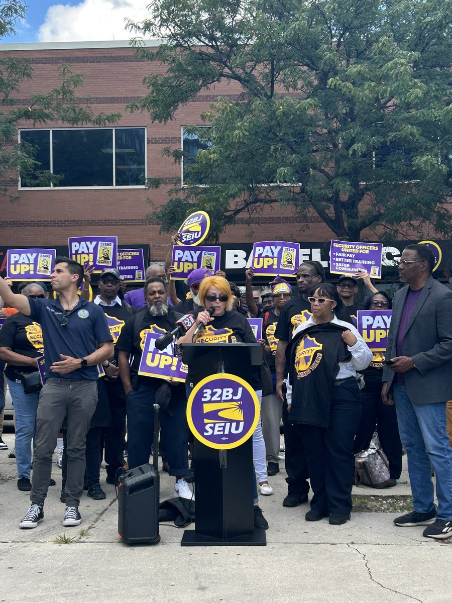 32BJ SEIU /// #BuildingJustice 🧹✊🏽 tweet media
