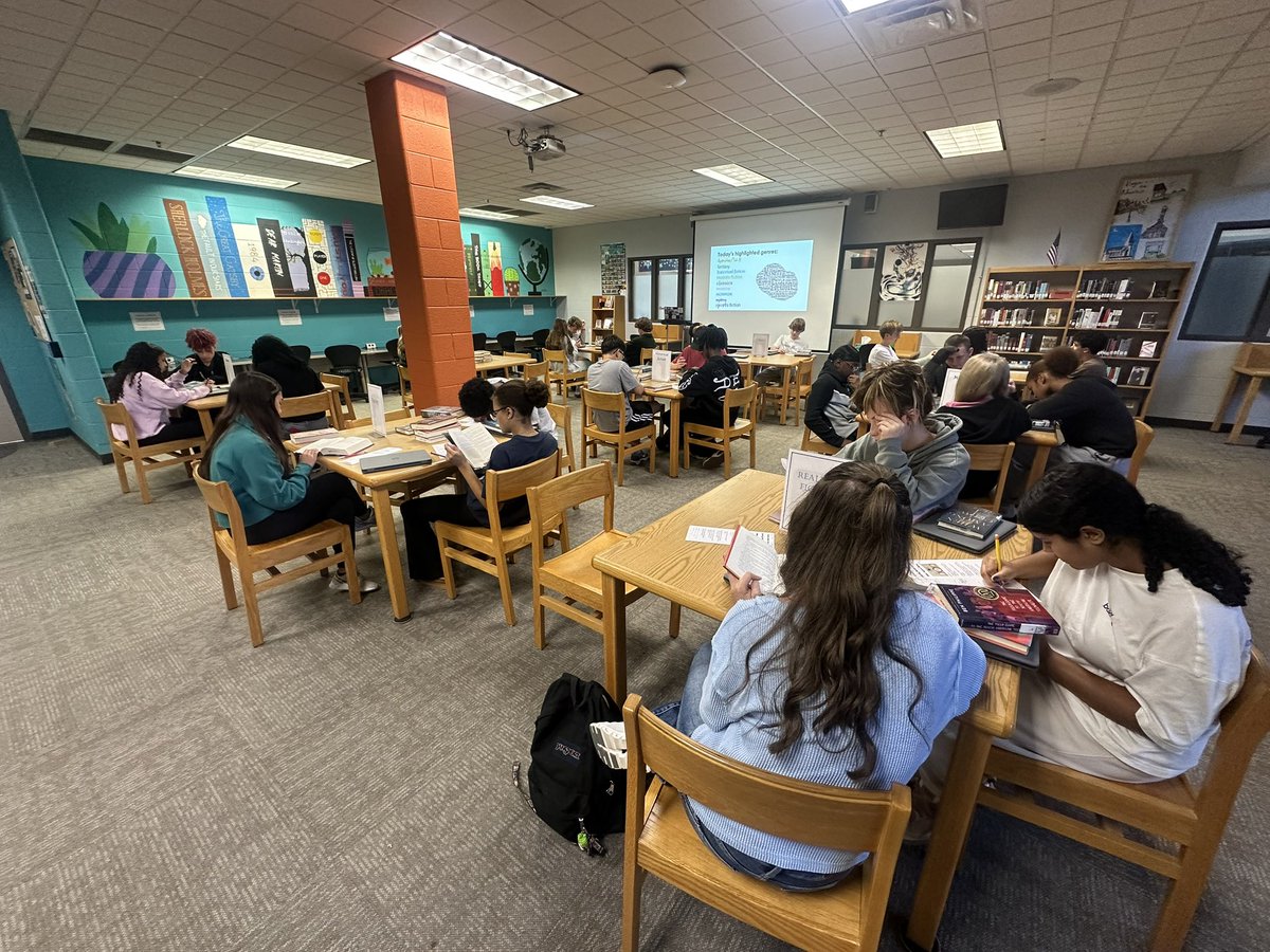 SiegelLibrary's tweet image. No phones? No problem. 📵➡️📚 Our students are rediscovering the joy of checking out books—especially after today’s book tasting! @SiegelHighStars