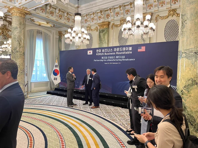 🔵MARKETEVANS: Jensen Huang di Nvidia partecipa a un "Business Roundtable" alla Casa Bianca con il Presidente USA e il Presidente della Corea del Sud.