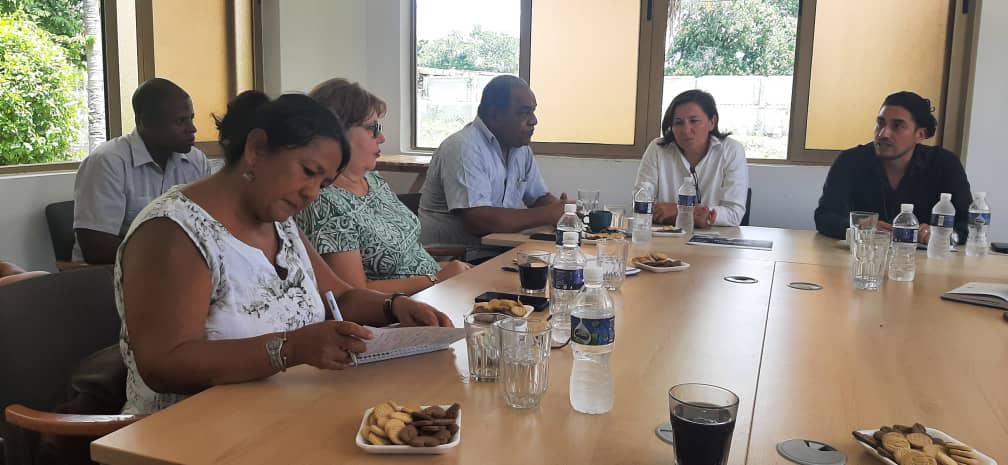 proxcorSA's tweet photo. Esta tarde se desarrolló  en nuestra empresa ,#ProxcorS.A un encuentro  de embajadores y funcionarios  designados por Cuba en Uruguay,Paraguay y Chile con directivos y equipo de Exportación de #Proxcor, donde se abordaron temas de interés para ambas partes. https://t.co/xKkG6jLHMP