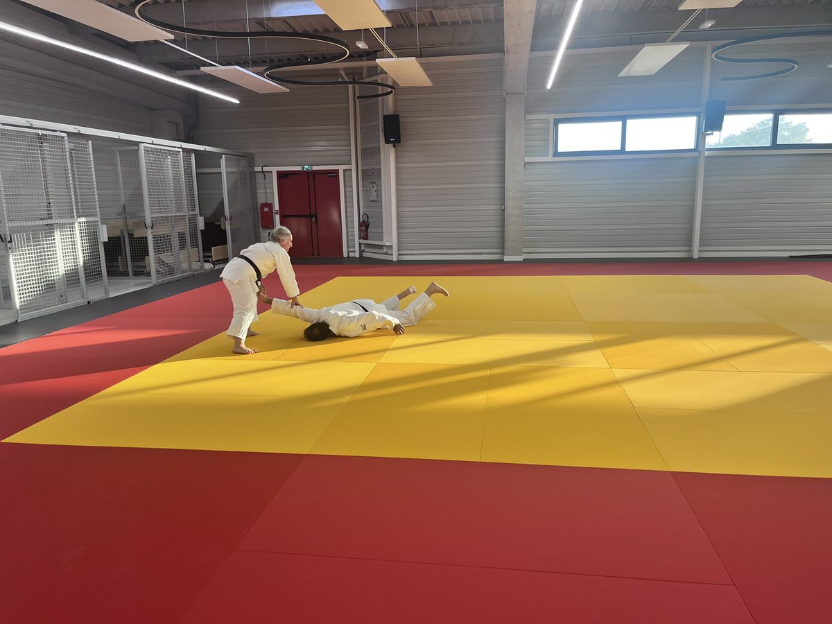 🏓🥋🤸‍♂️inauguration à Villeneuve-Tolosane pour la rénovation du gymnase Ostermeyer. 

Une belle réalisation sportive et écologique. 

Avec mon ami Philippe Plantade VP de <a href="/Toulouse/">Toulouse - Mairie et Métropole ⛱️</a> sports nous avons échangé avec le club Cugnaux Jscvtt.

#sport #college #geotermie #Cugnaux