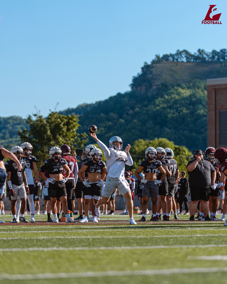 UWLEagleFB's tweet image. Back to work this morning ☀️🦅

#TheExperience
