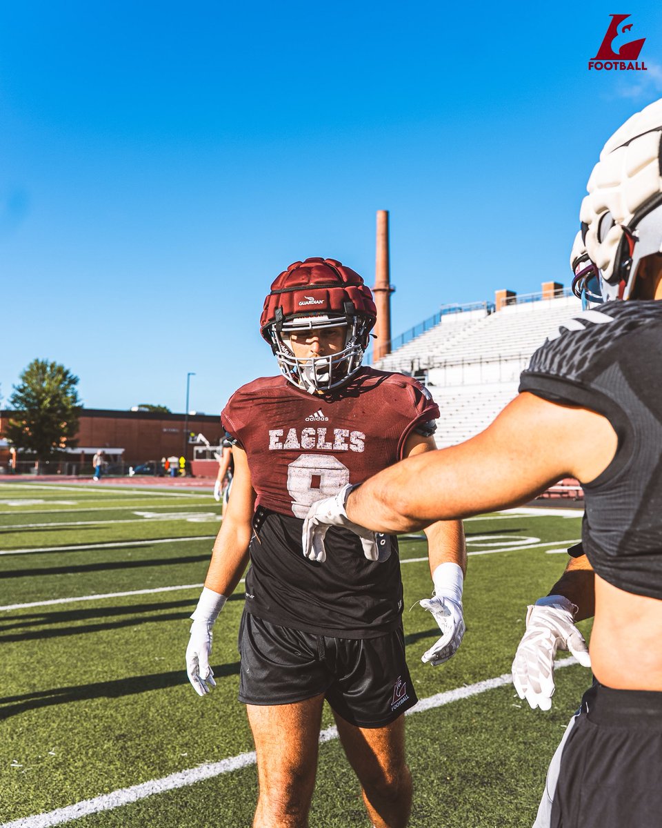 UWLEagleFB's tweet image. Back to work this morning ☀️🦅

#TheExperience