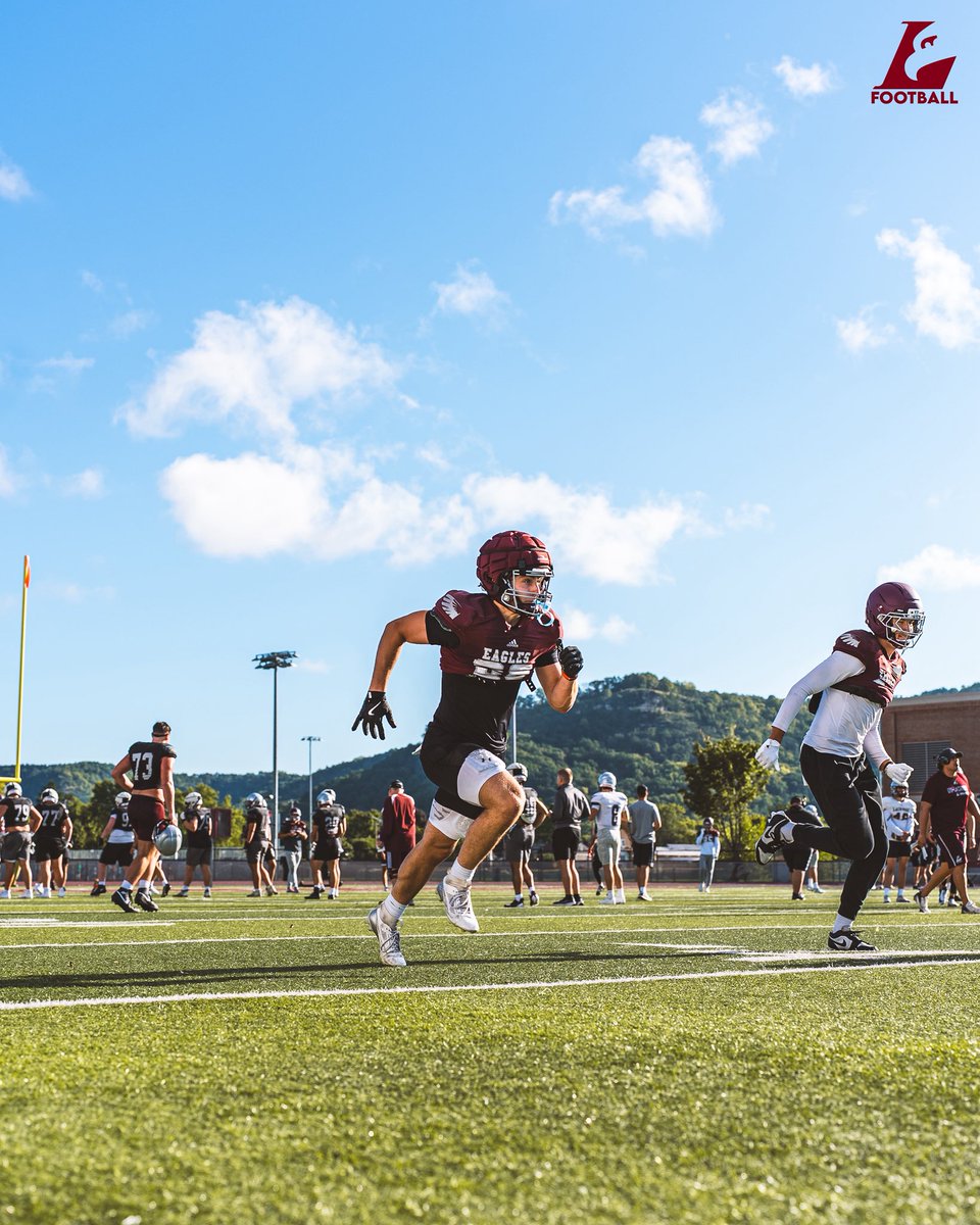UWLEagleFB's tweet image. Back to work this morning ☀️🦅

#TheExperience