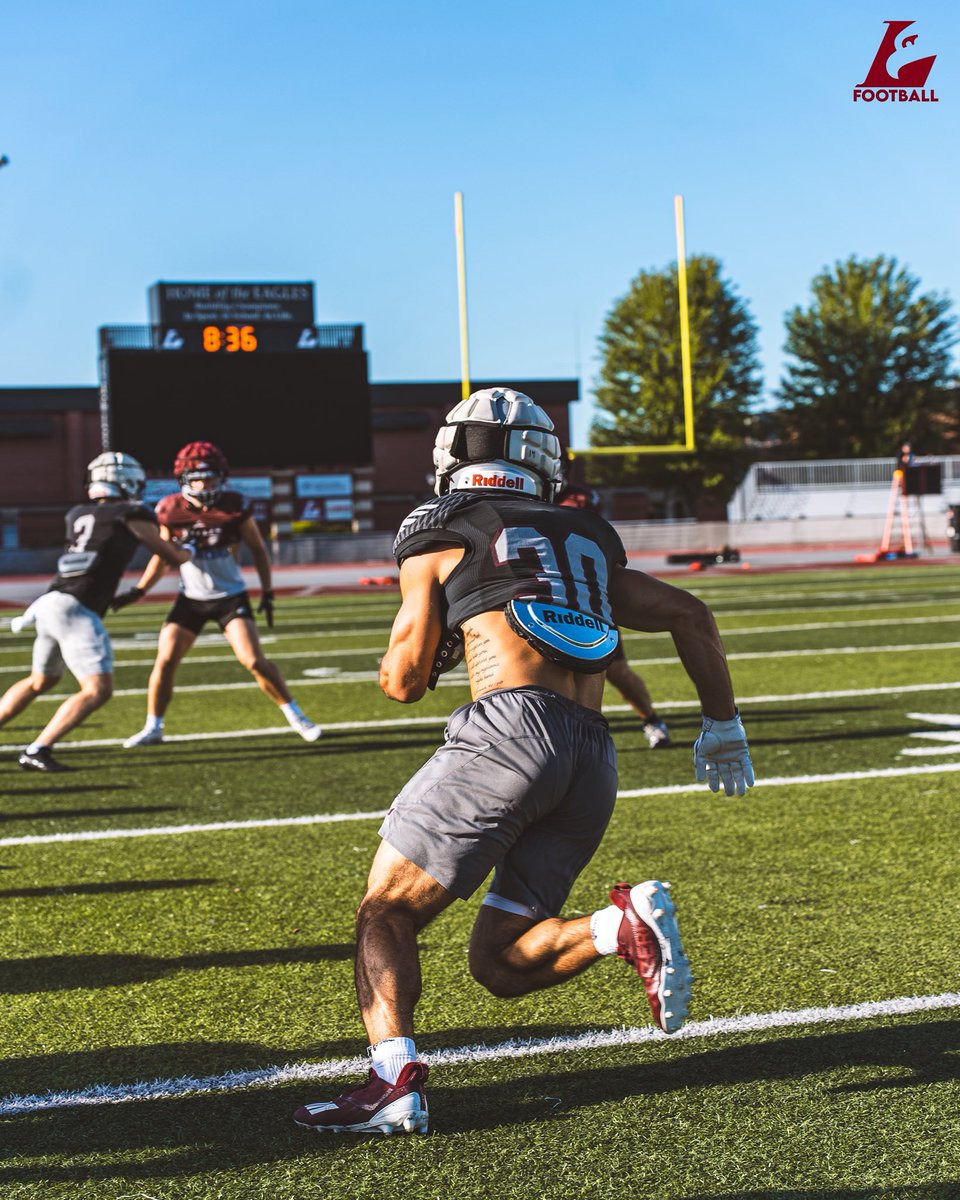 UWLEagleFB's tweet image. Back to work this morning ☀️🦅

#TheExperience