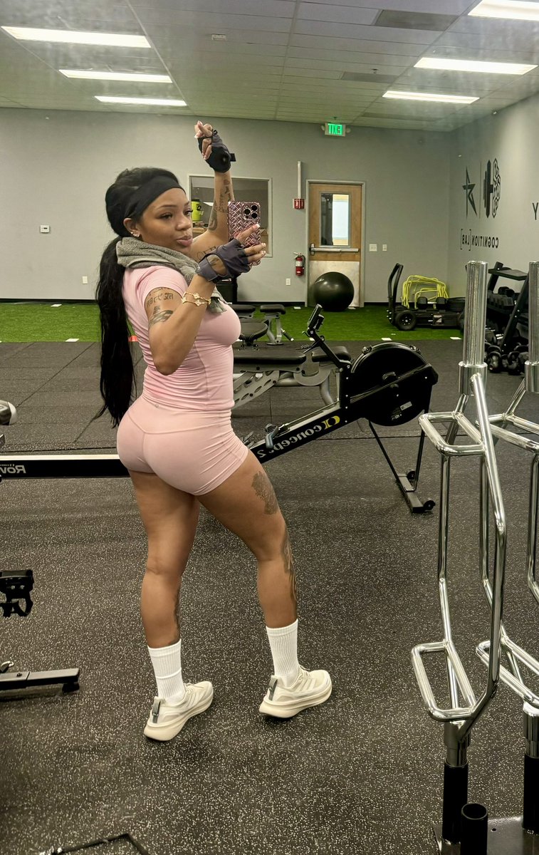 GloRilla 🦍 tweet media